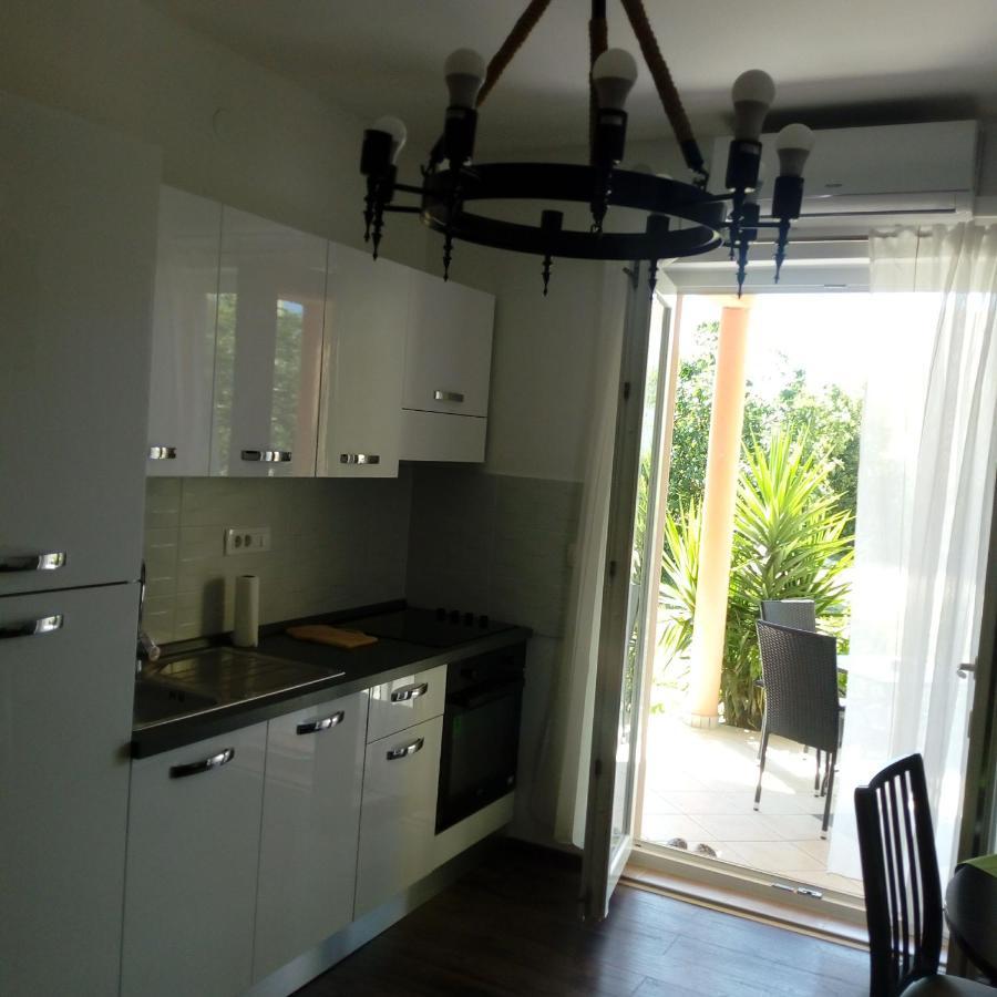 Mendula Appartement Pakoštane Buitenkant foto