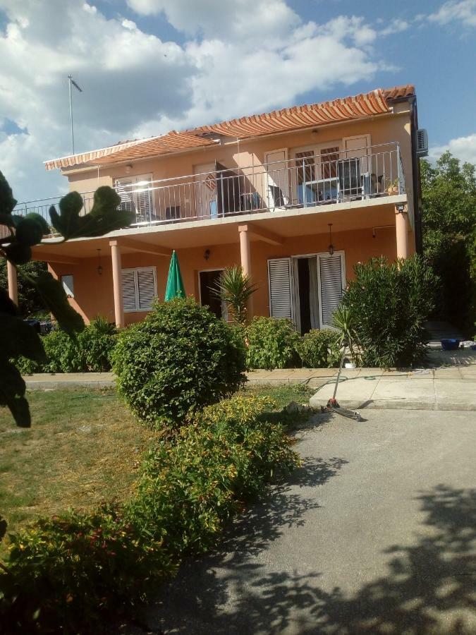 Mendula Appartement Pakoštane Buitenkant foto