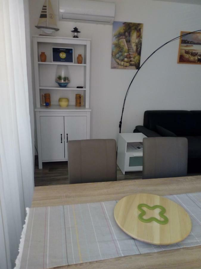Mendula Appartement Pakoštane Buitenkant foto