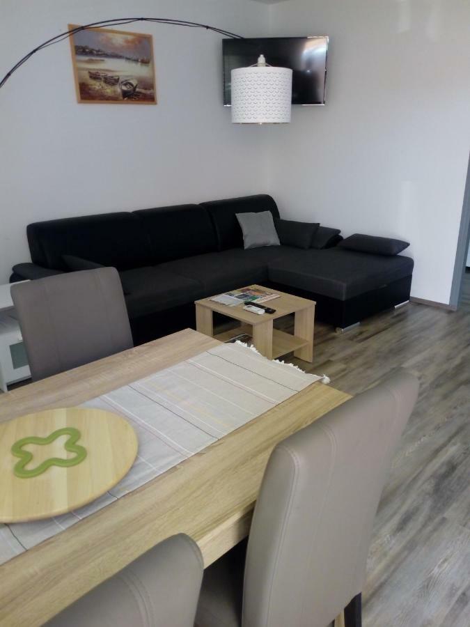 Mendula Appartement Pakoštane Buitenkant foto